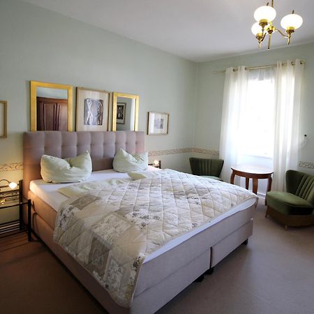 Historisches Hotel Zum Schwan บาด คาร์ลซาเฟิน ภายนอก รูปภาพ