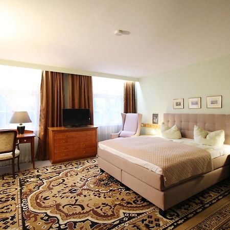Historisches Hotel Zum Schwan บาด คาร์ลซาเฟิน ภายนอก รูปภาพ