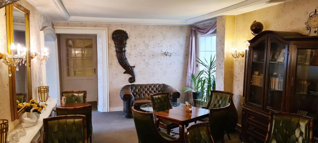 Historisches Hotel Zum Schwan บาด คาร์ลซาเฟิน ภายนอก รูปภาพ