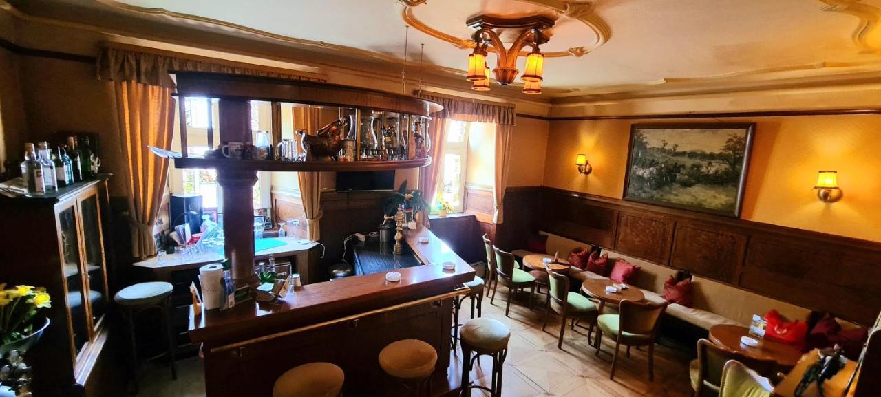 Historisches Hotel Zum Schwan บาด คาร์ลซาเฟิน ภายนอก รูปภาพ