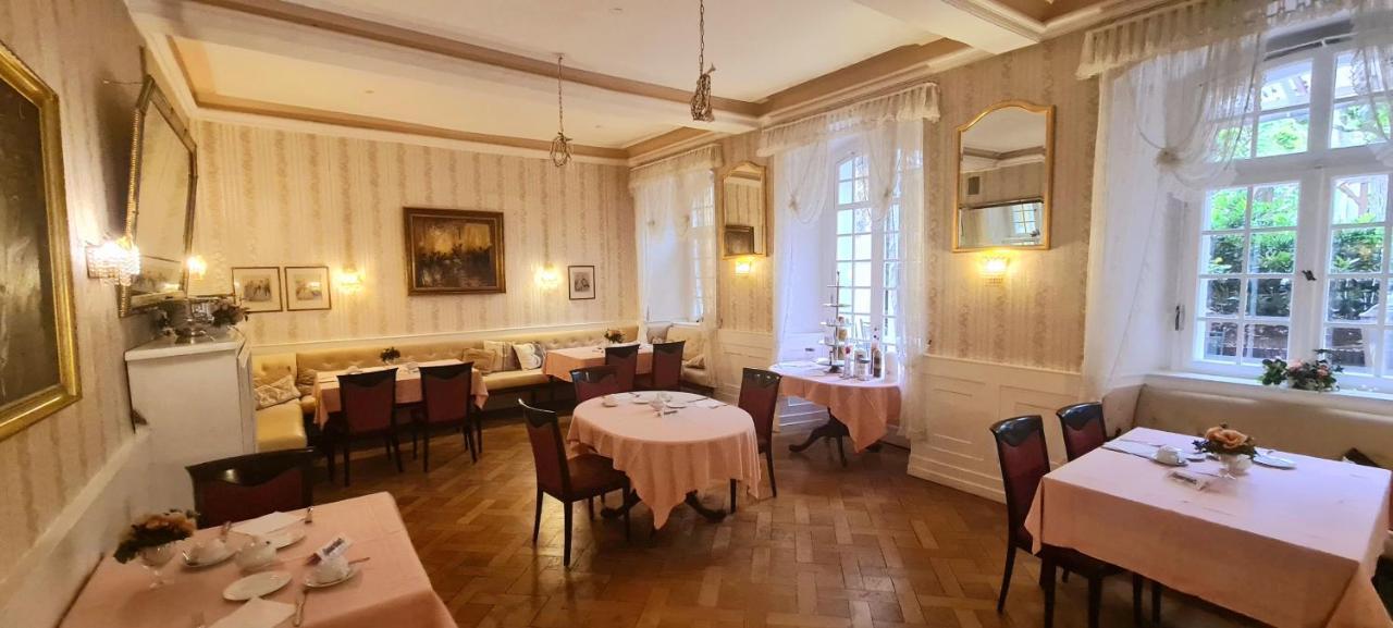 Historisches Hotel Zum Schwan บาด คาร์ลซาเฟิน ภายนอก รูปภาพ