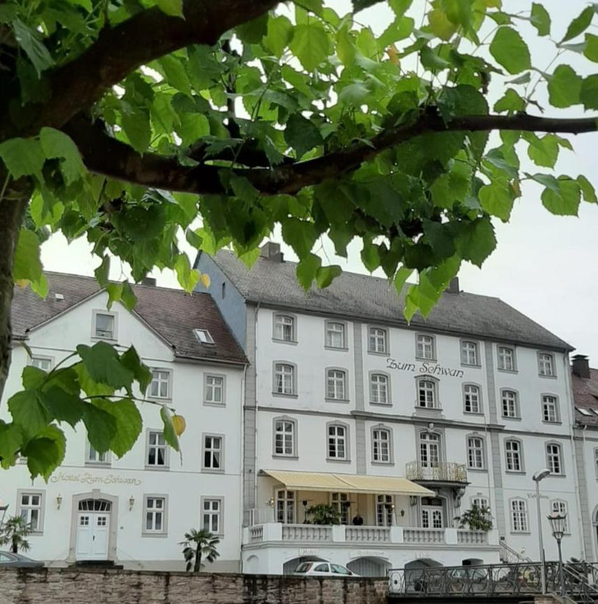 Historisches Hotel Zum Schwan บาด คาร์ลซาเฟิน ภายนอก รูปภาพ
