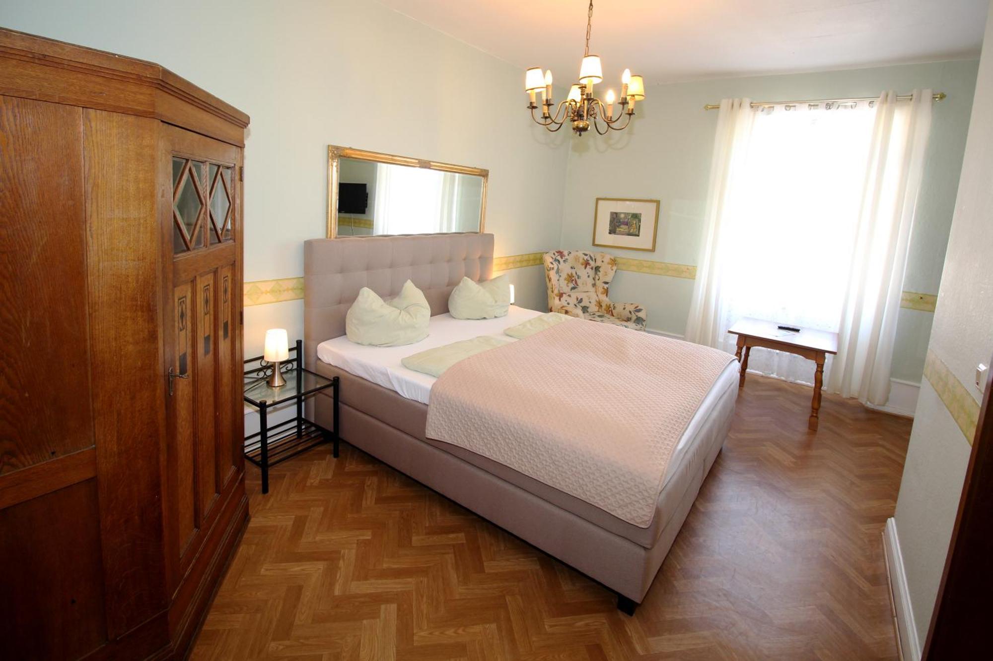 Historisches Hotel Zum Schwan บาด คาร์ลซาเฟิน ภายนอก รูปภาพ