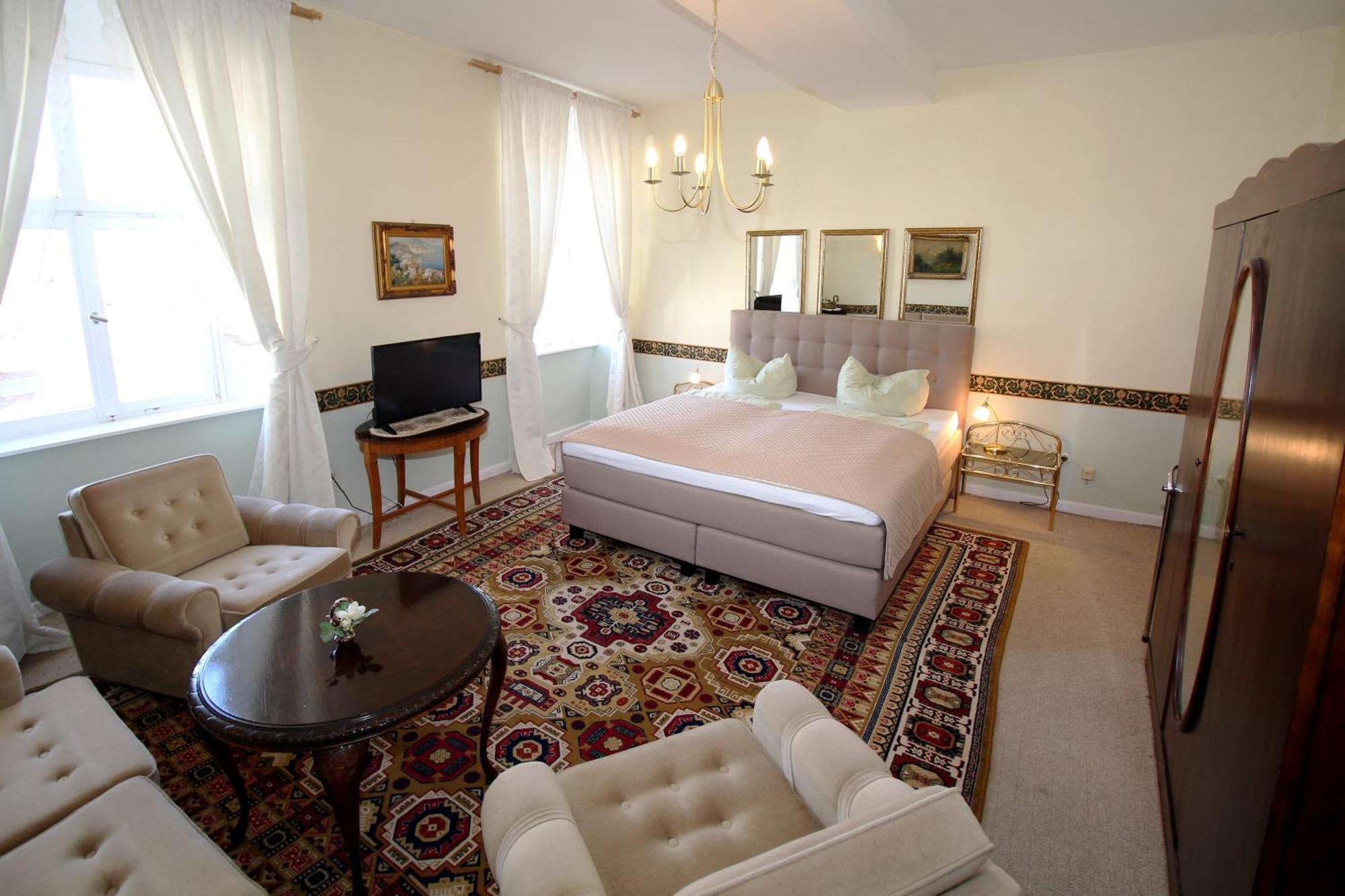 Historisches Hotel Zum Schwan บาด คาร์ลซาเฟิน ภายนอก รูปภาพ