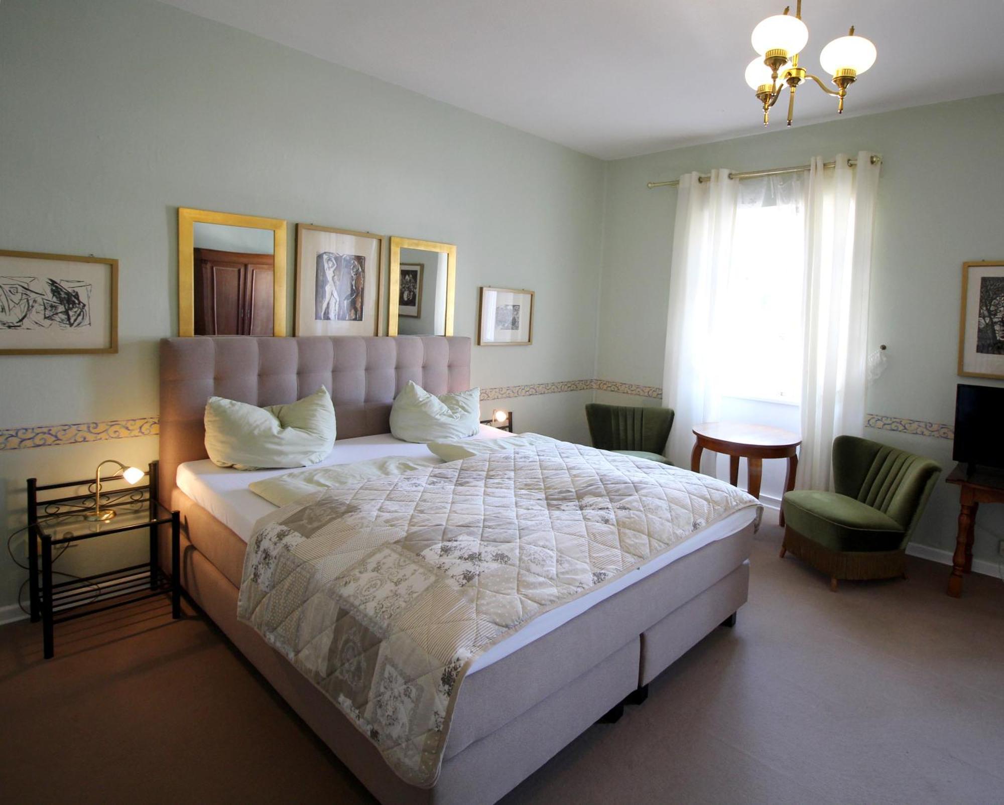 Historisches Hotel Zum Schwan บาด คาร์ลซาเฟิน ภายนอก รูปภาพ
