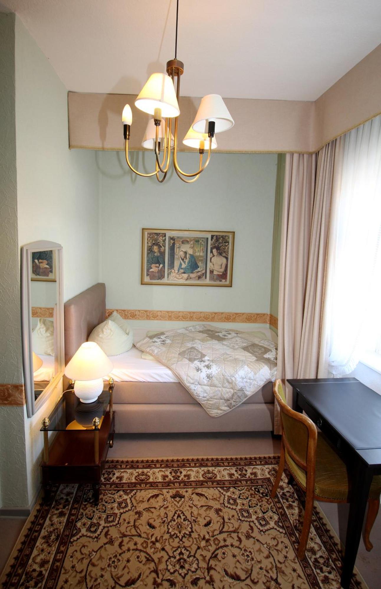 Historisches Hotel Zum Schwan บาด คาร์ลซาเฟิน ภายนอก รูปภาพ