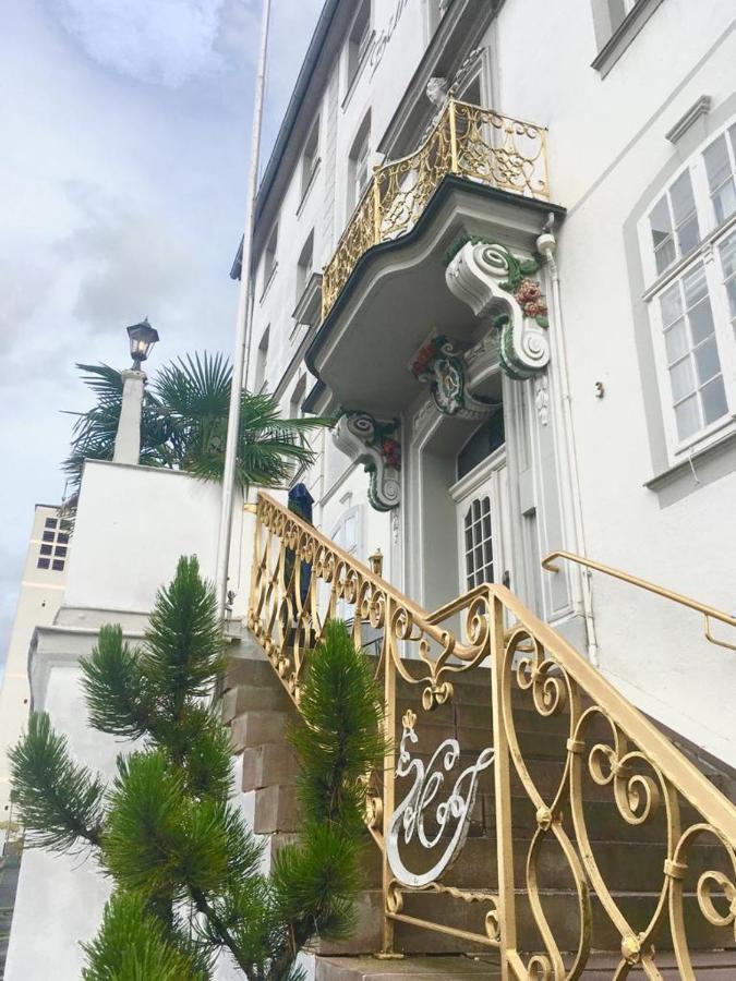 Historisches Hotel Zum Schwan บาด คาร์ลซาเฟิน ภายนอก รูปภาพ