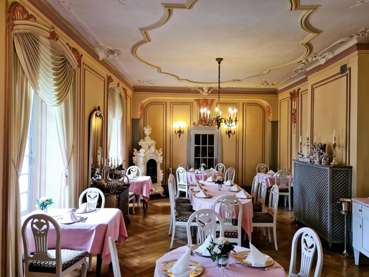 Historisches Hotel Zum Schwan บาด คาร์ลซาเฟิน ภายนอก รูปภาพ